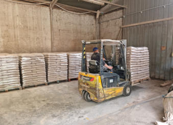 Proizvodnja in prodaja peletov iz smrekovega lesa kvalitete A1. Iz žagovine iz slovenskih žag.