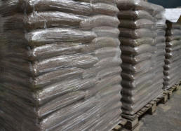 Proizvodnja in prodaja peletov iz smrekovega lesa kvalitete A1. Iz žagovine iz slovenskih žag.