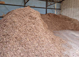 Proizvodnja in prodaja peletov iz smrekovega lesa kvalitete A1. Iz žagovine iz slovenskih žag.