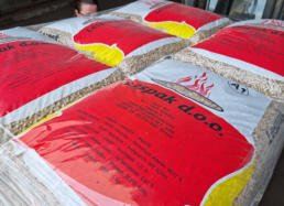 Proizvodnja in prodaja peletov iz smrekovega lesa kvalitete A1. Iz žagovine iz slovenskih žag.