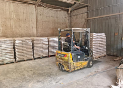 Proizvodnja in prodaja peletov iz smrekovega lesa kvalitete A1. Iz žagovine iz slovenskih žag.