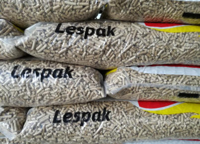 Proizvodnja in prodaja peletov iz smrekovega lesa kvalitete A1. Iz žagovine iz slovenskih žag.