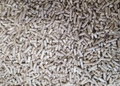 Proizvodnja in prodaja peletov iz smrekovega lesa kvalitete A1. Iz žagovine iz slovenskih žag.