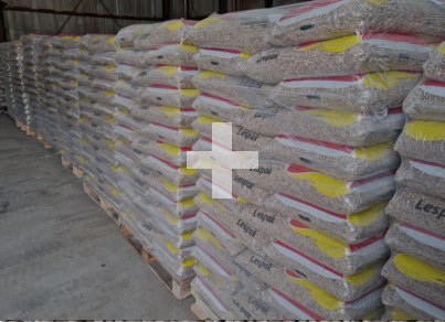 Proizvodnja in prodaja peletov iz smrekovega lesa kvalitete A1. Iz žagovine iz slovenskih žag.